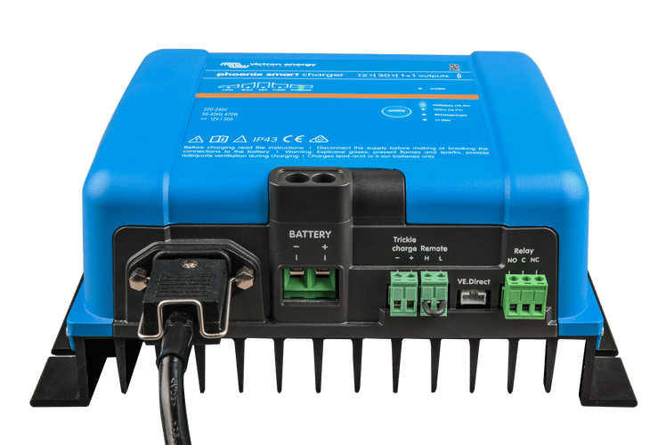 1548947011_upload_documents_775_500-Phoenix-smart-charger-12V-30A-11-outputs-front-angle.png