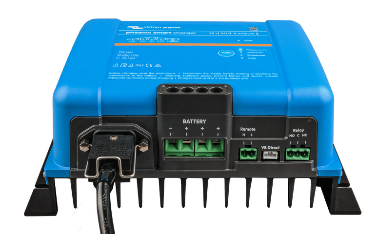 1548947012_upload_documents_775_500-Phoenix-smart-charger-12V-30A-3-outputs-front-angle.png