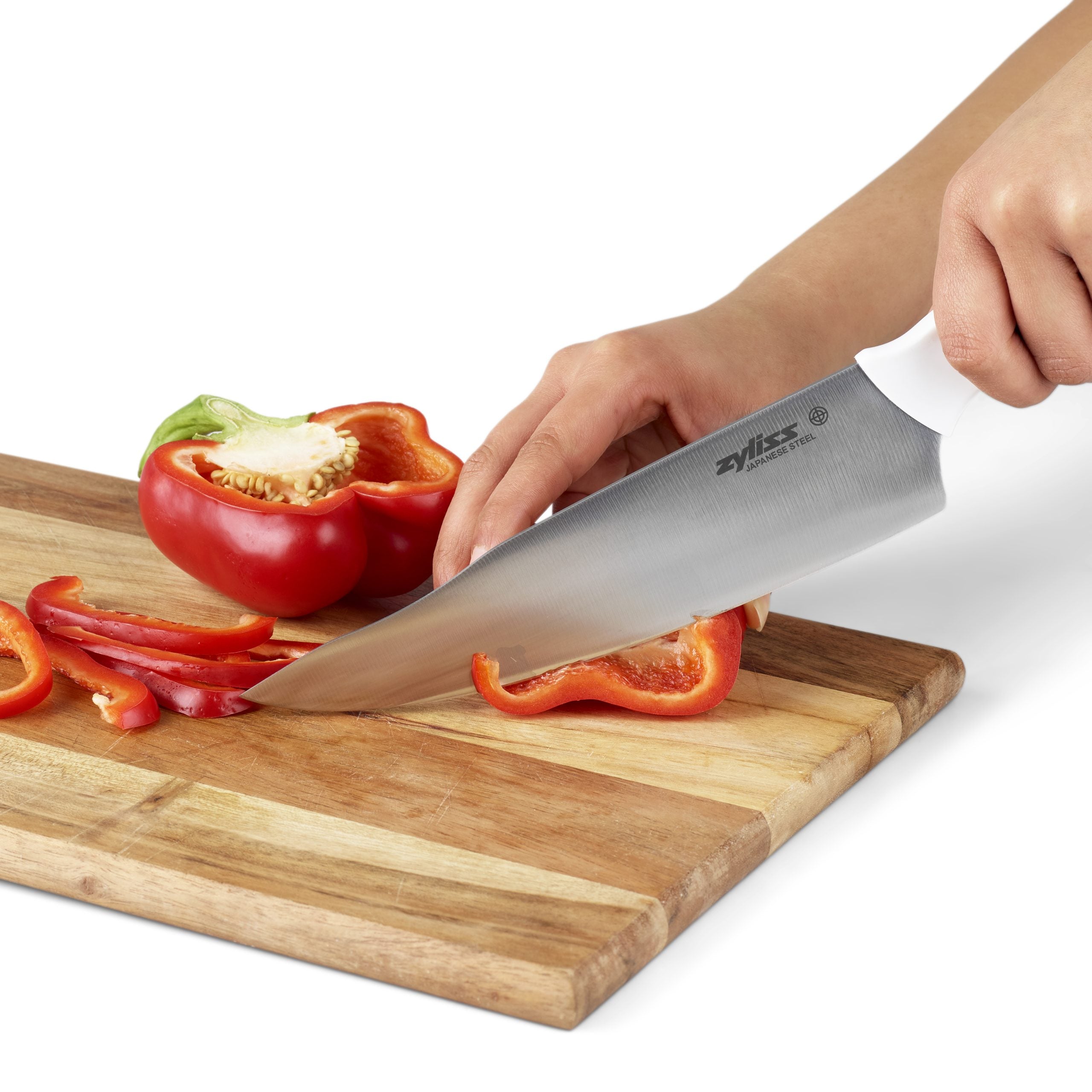 E920210_Chefs_Knife_18.5_cm_In_Use